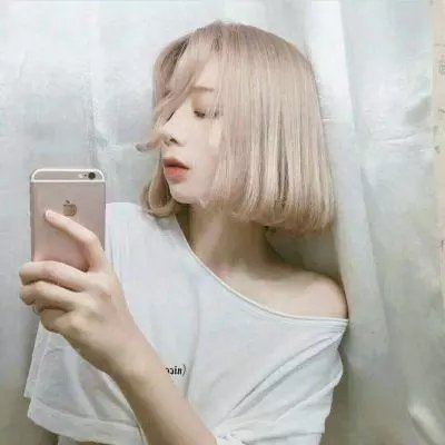 穿蓝衣的男孩